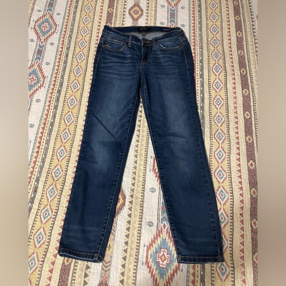 Judy Blue Mid Rise Relaxed Fit Cropped Jeans, size 7/28 - Picture 2 of 5